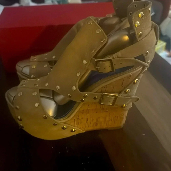 Frenzy Wedge Studded Straps and Gold Sexy wedge heel Size 8 - Picture 9 of 10